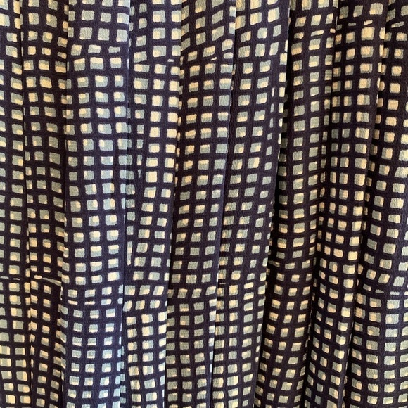 Banana Republic Geometric Silk Dress Flutter Sleeve Cream Navy Mid Blue size 4 - Picture 4 of 10